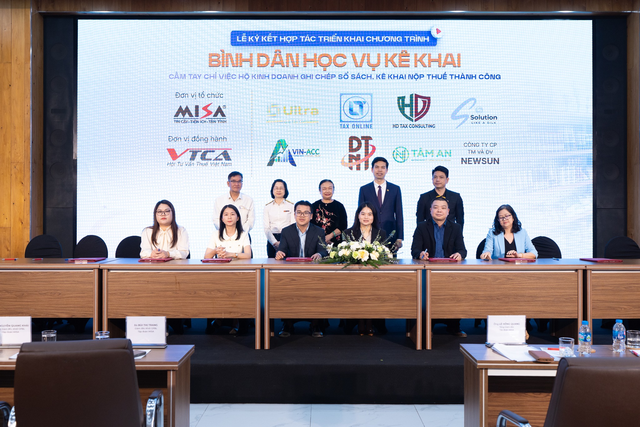 Lễ ký kết hợp tác triển khai chương trình Bình Dân Học Vụ Kê Khai